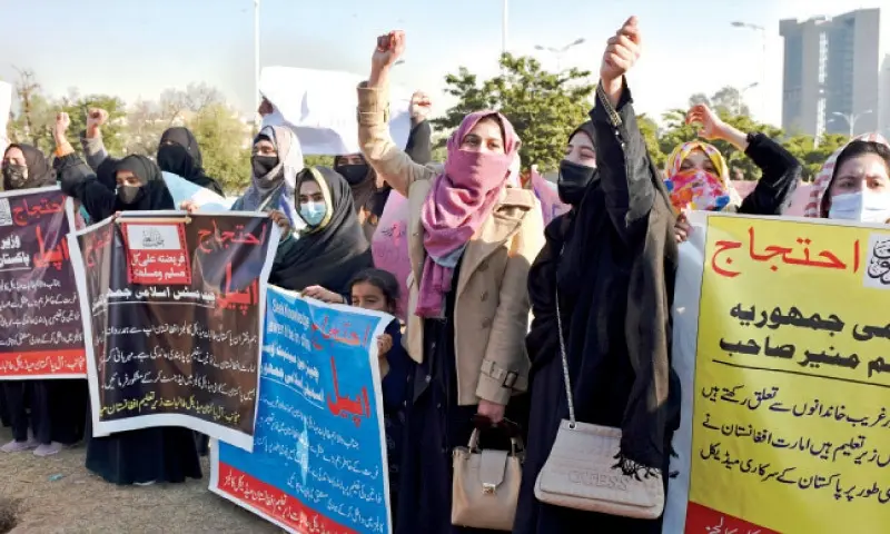 Pakistani Medical Students Expelled from Kabul Seeking Admissions in Local Medical Colleges